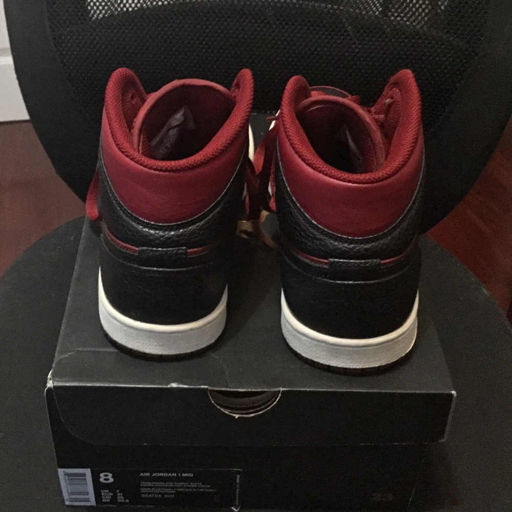Jordan 1 Retro Mid  Team Red Black